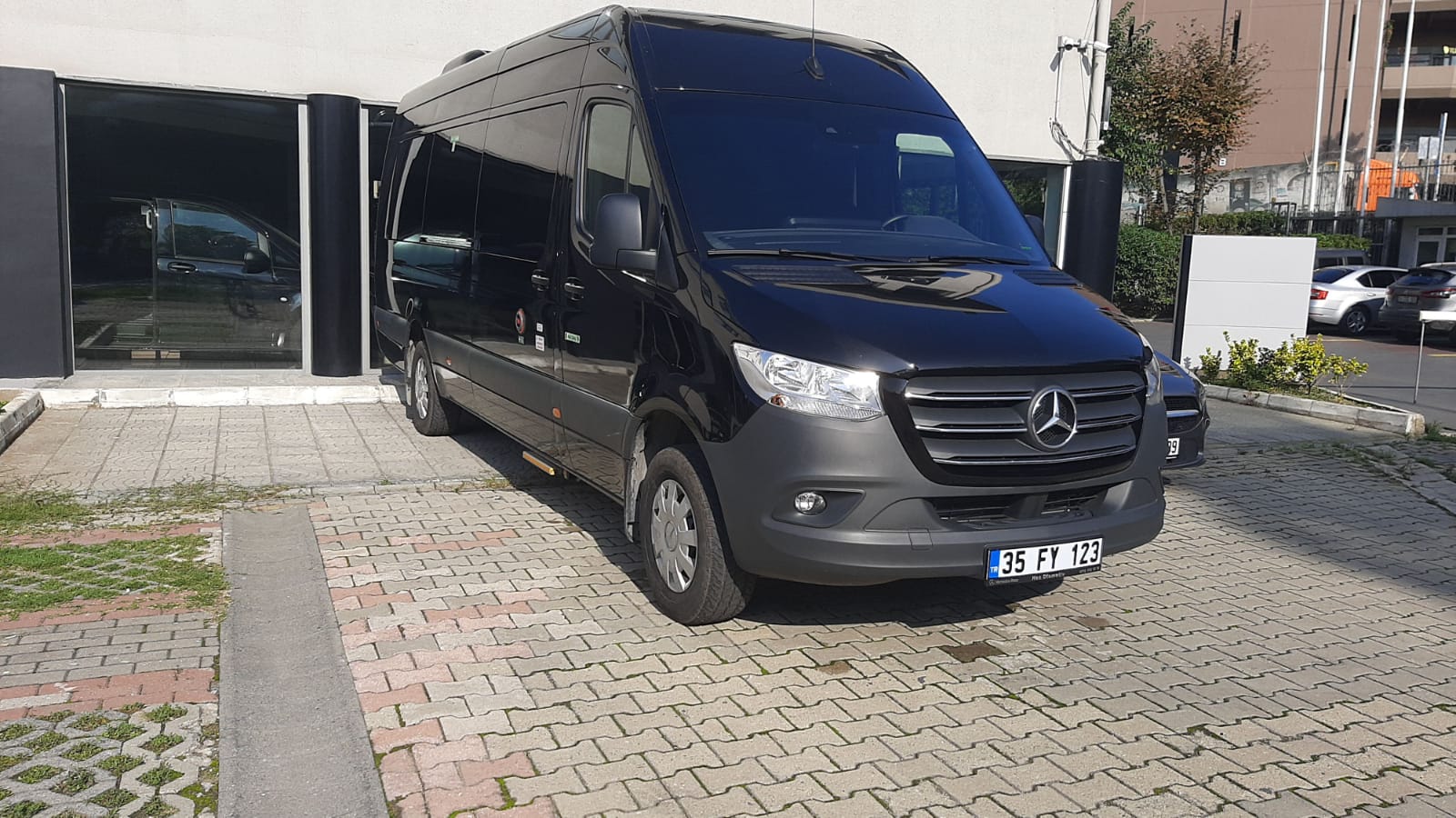 16 Kişilik Şoförlü Minibüs kiralık araba